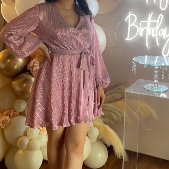 Bardot monochrome dress. Above knee length super cute and flirty - Picture 4 of 4